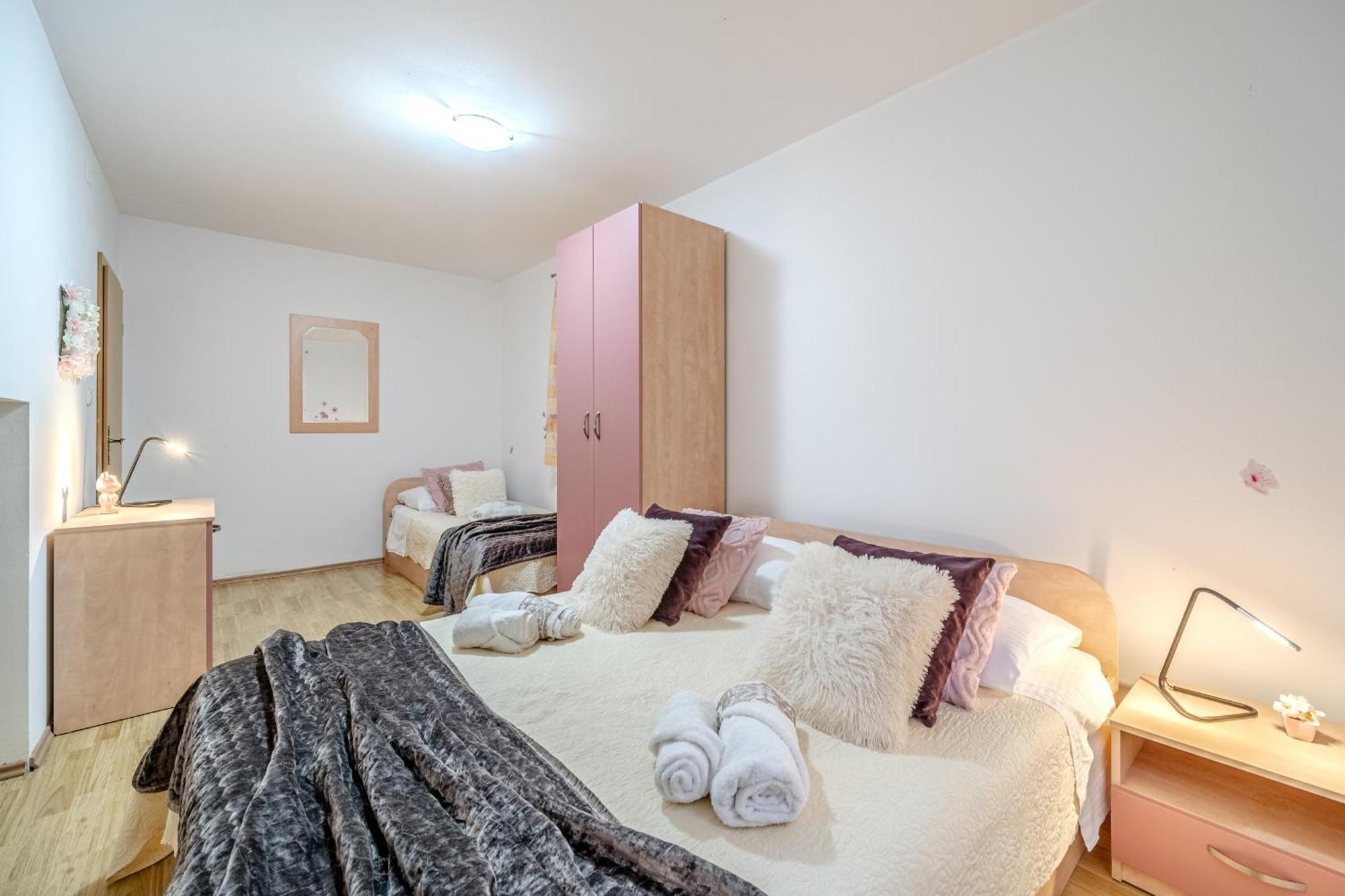Apartment Milna - With Swimming Pool & Amazing Seaviews, Above Bijaka Beach Екстер'єр фото
