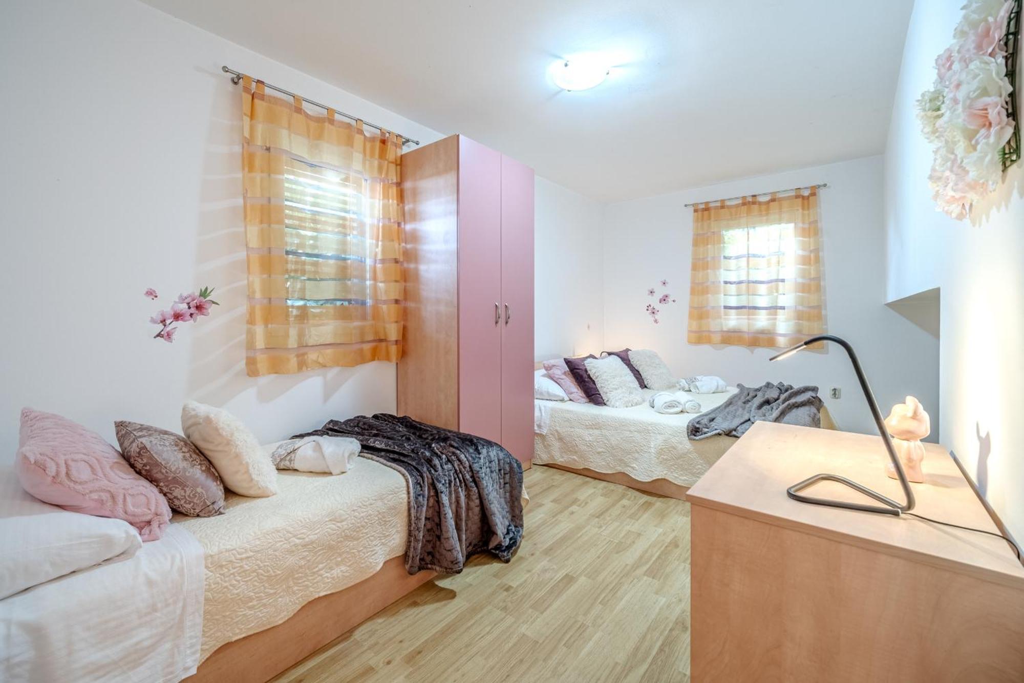 Apartment Milna - With Swimming Pool & Amazing Seaviews, Above Bijaka Beach Екстер'єр фото