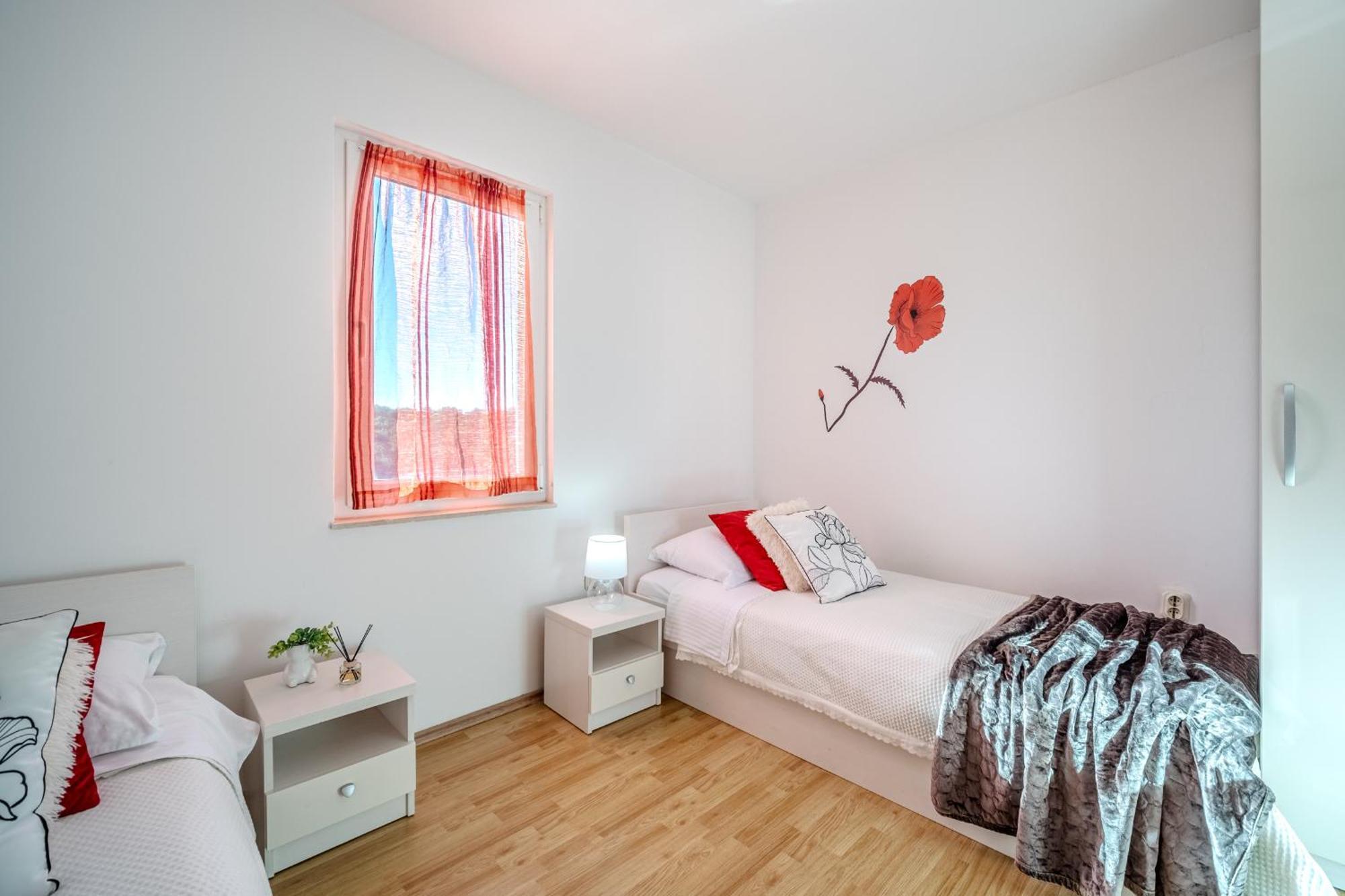 Apartment Milna - With Swimming Pool & Amazing Seaviews, Above Bijaka Beach Екстер'єр фото