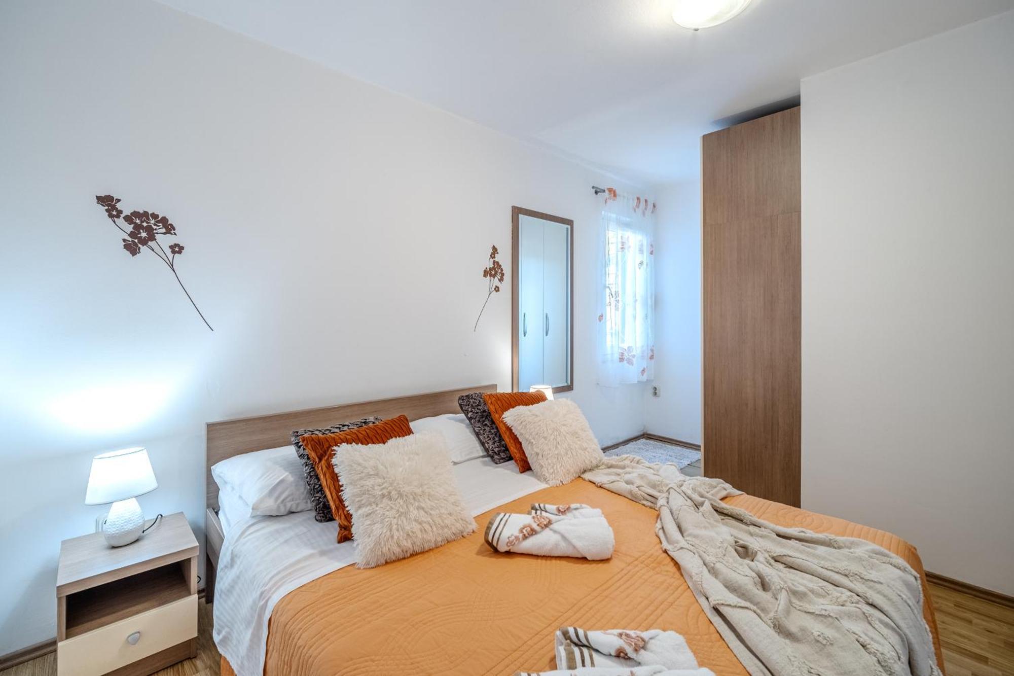 Apartment Milna - With Swimming Pool & Amazing Seaviews, Above Bijaka Beach Екстер'єр фото