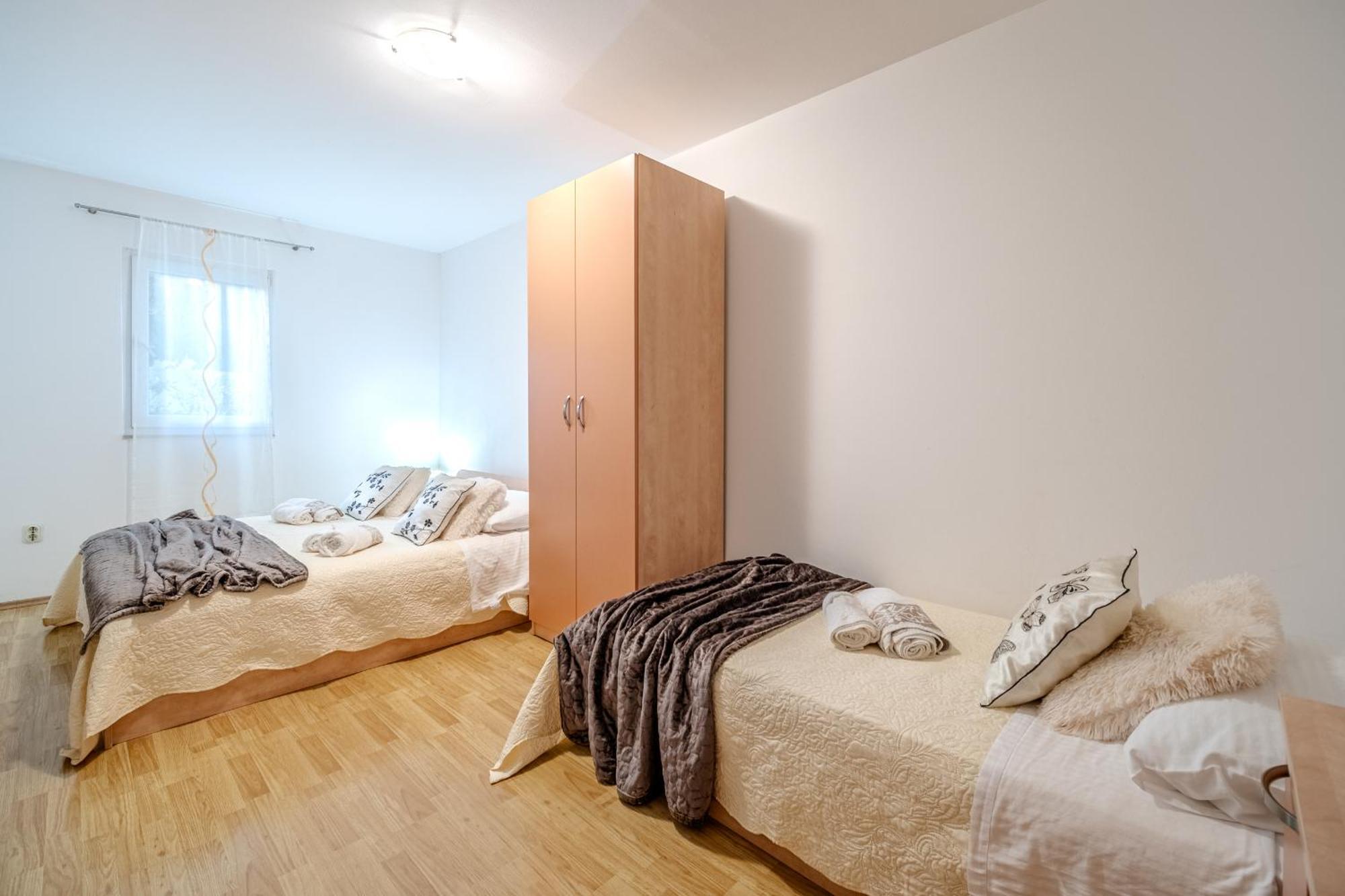 Apartment Milna - With Swimming Pool & Amazing Seaviews, Above Bijaka Beach Екстер'єр фото