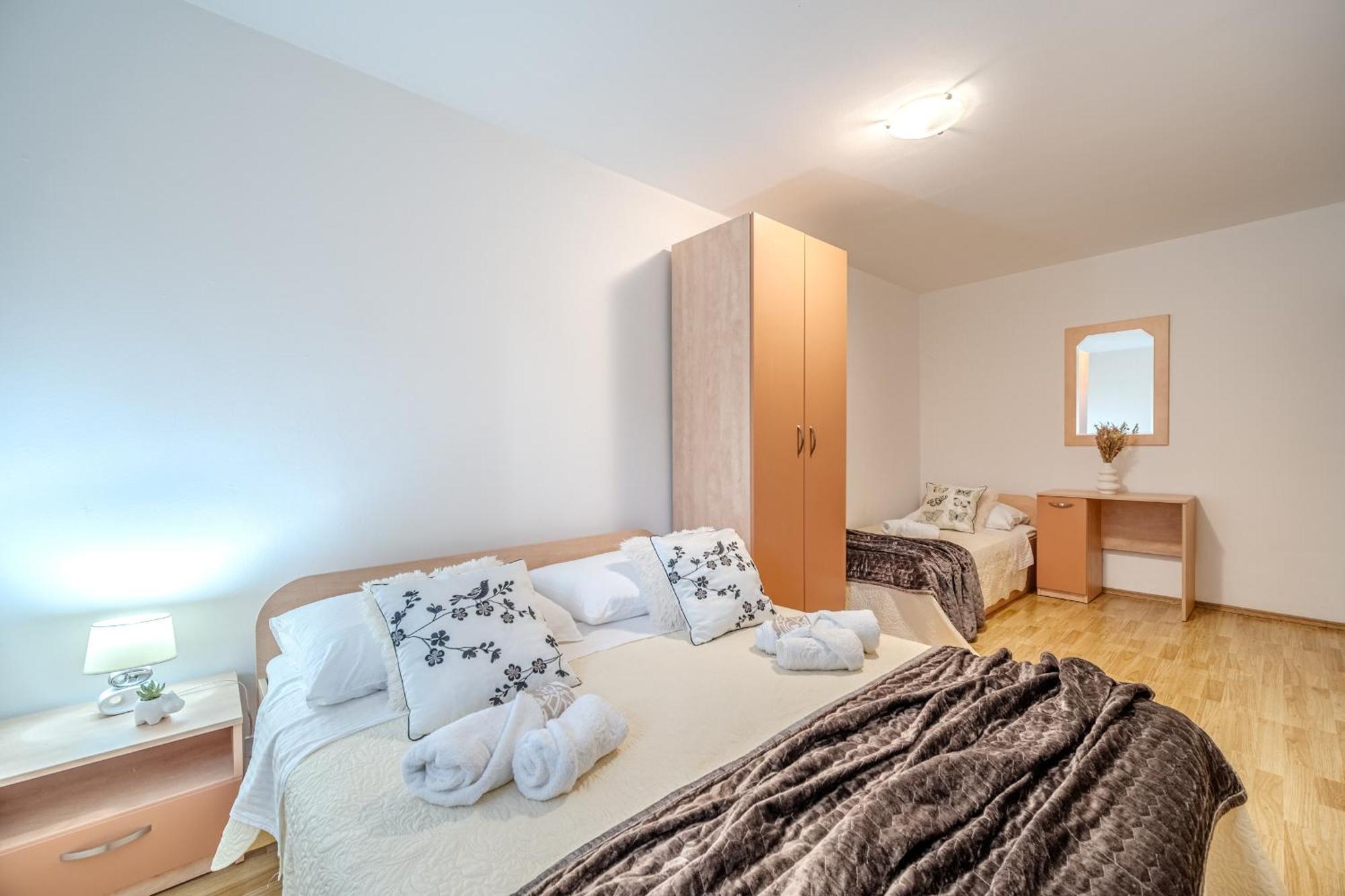 Apartment Milna - With Swimming Pool & Amazing Seaviews, Above Bijaka Beach Екстер'єр фото