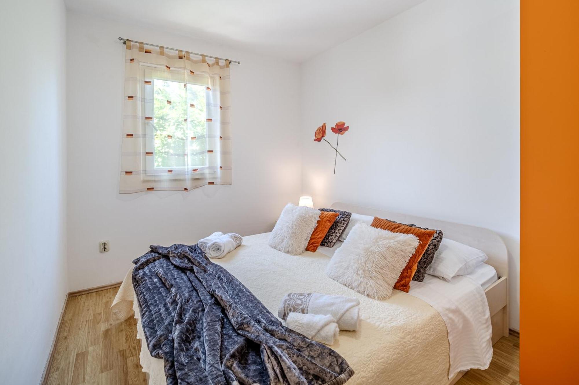 Apartment Milna - With Swimming Pool & Amazing Seaviews, Above Bijaka Beach Екстер'єр фото