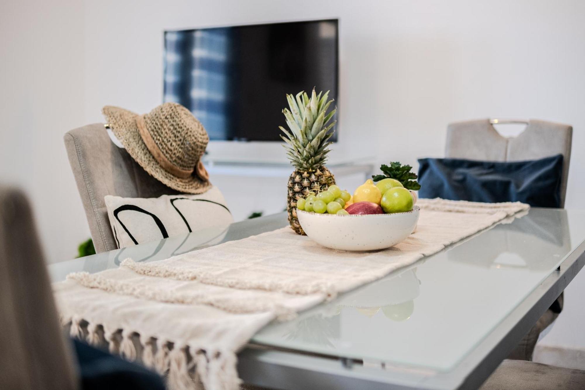 Apartment Milna - With Swimming Pool & Amazing Seaviews, Above Bijaka Beach Екстер'єр фото