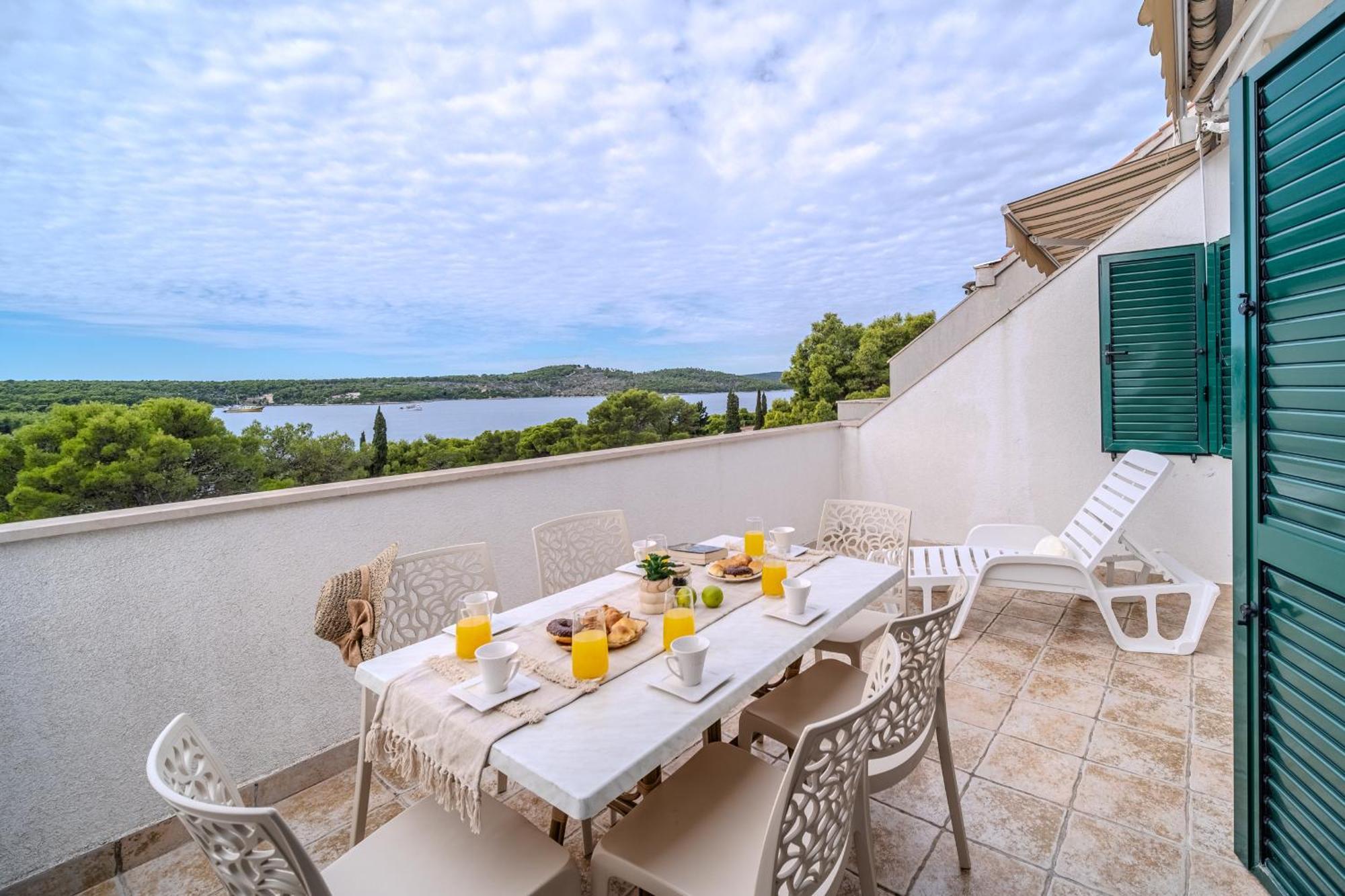 Apartment Milna - With Swimming Pool & Amazing Seaviews, Above Bijaka Beach Екстер'єр фото