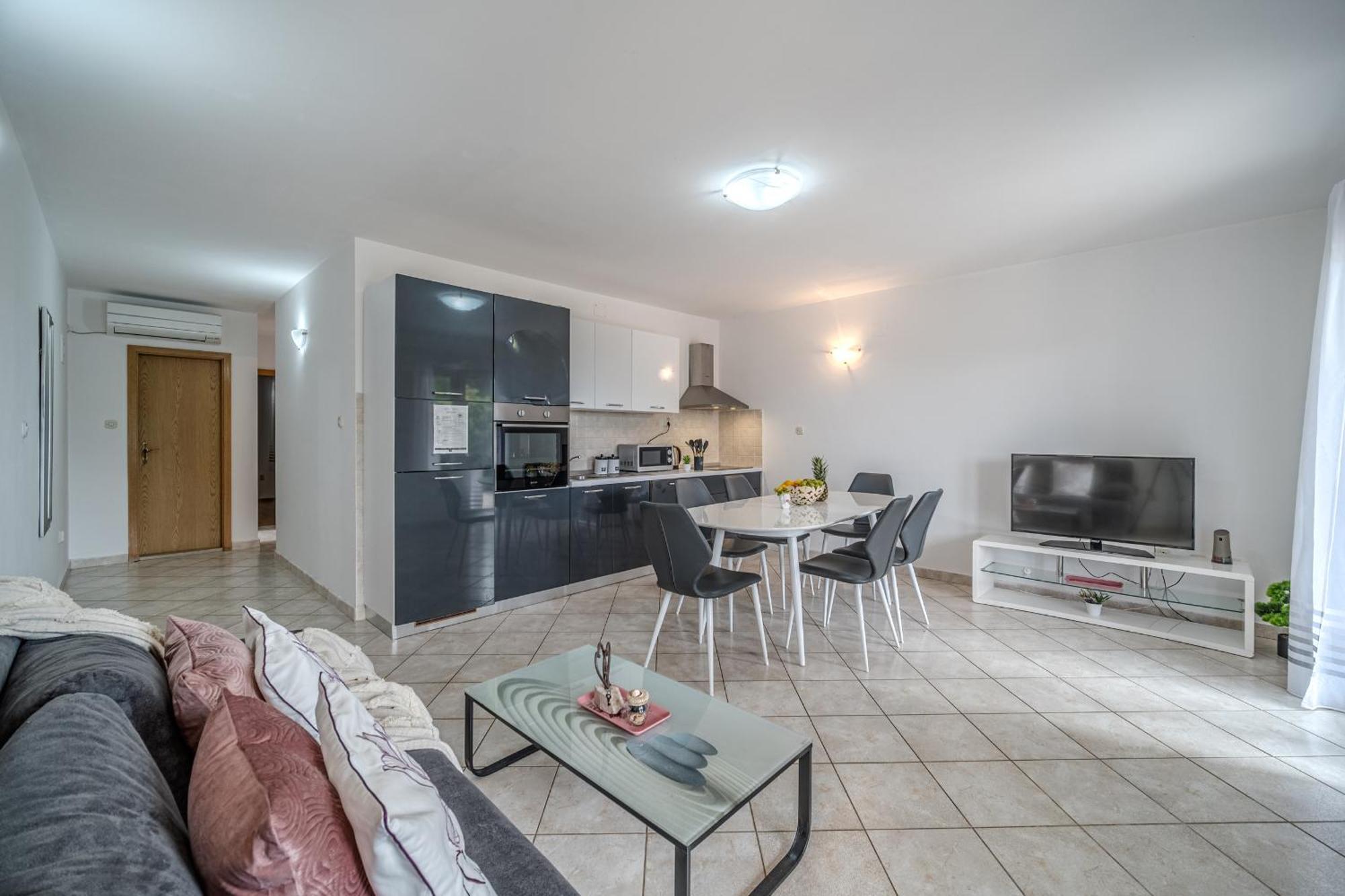 Apartment Milna - With Swimming Pool & Amazing Seaviews, Above Bijaka Beach Екстер'єр фото