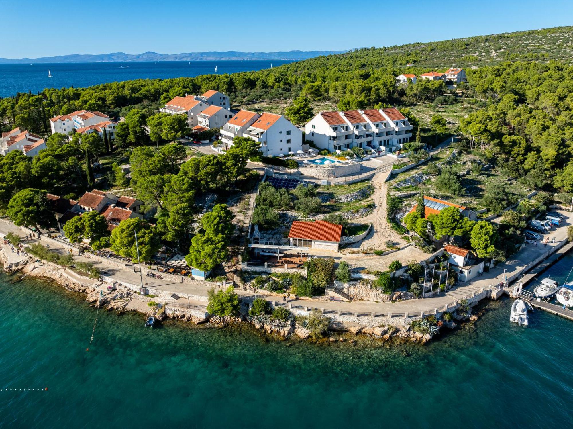 Apartment Milna - With Swimming Pool & Amazing Seaviews, Above Bijaka Beach Екстер'єр фото