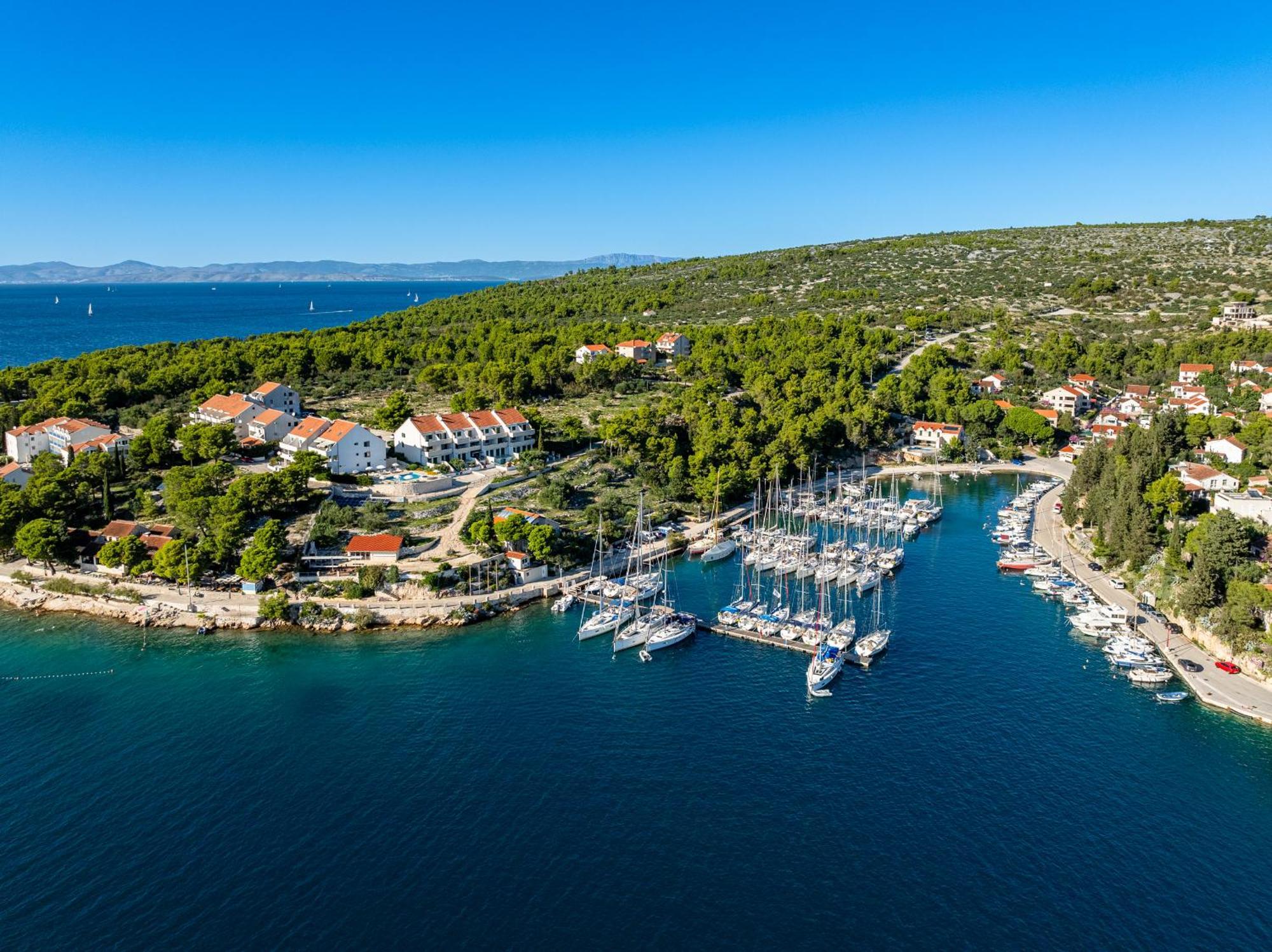 Apartment Milna - With Swimming Pool & Amazing Seaviews, Above Bijaka Beach Екстер'єр фото