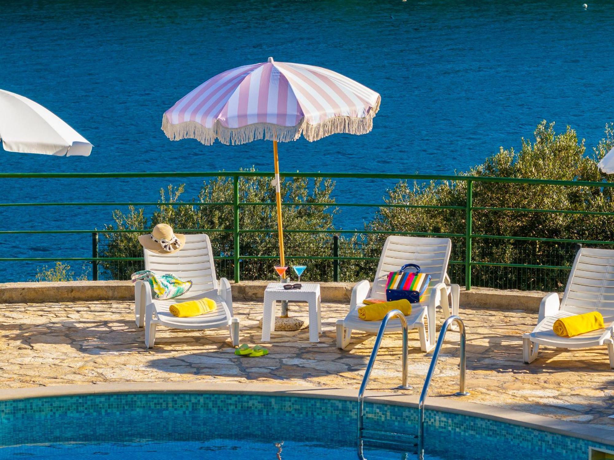 Apartment Milna - With Swimming Pool & Amazing Seaviews, Above Bijaka Beach Екстер'єр фото