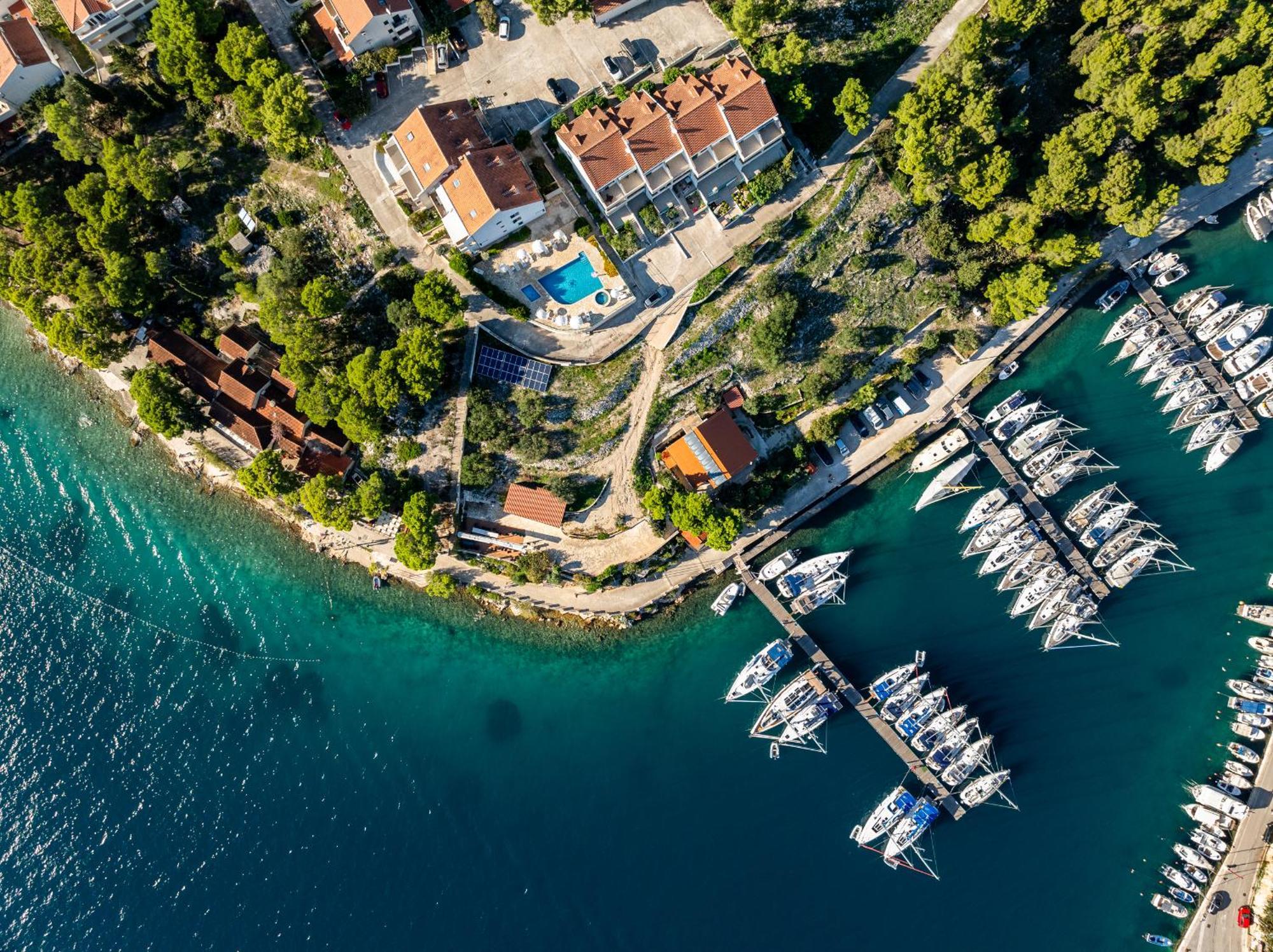 Apartment Milna - With Swimming Pool & Amazing Seaviews, Above Bijaka Beach Екстер'єр фото