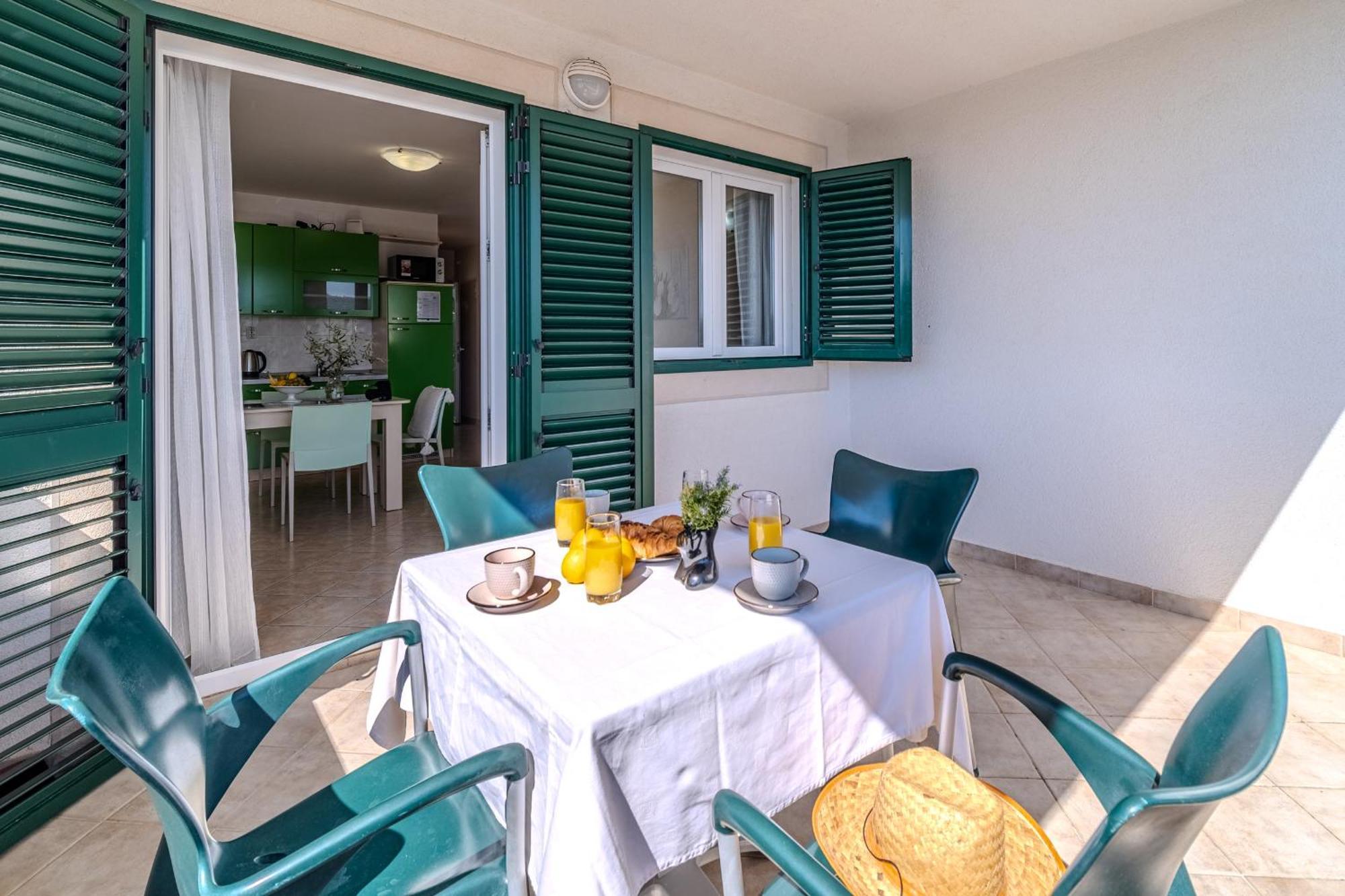 Apartment Milna - With Swimming Pool & Amazing Seaviews, Above Bijaka Beach Екстер'єр фото