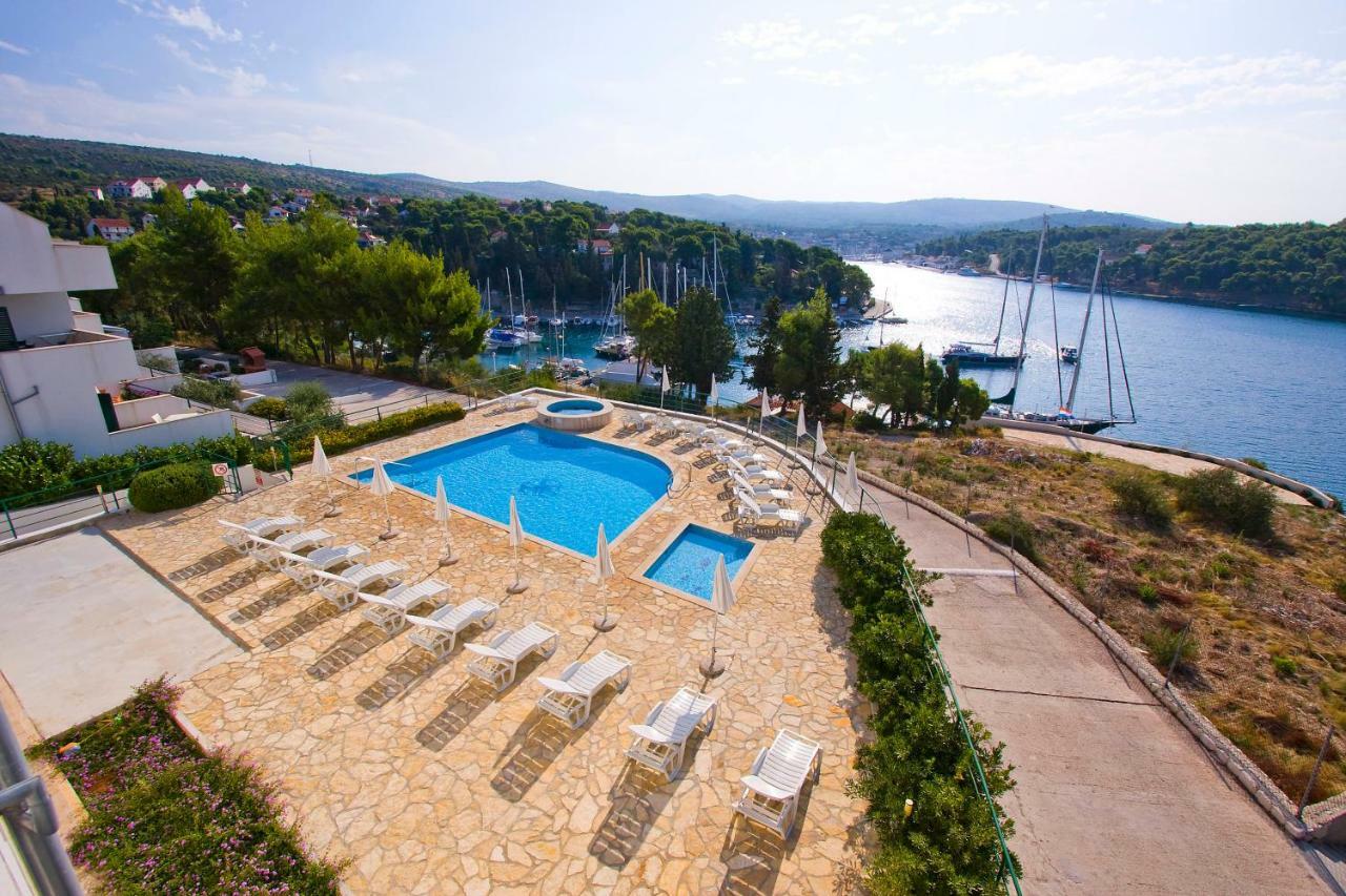 Apartment Milna - With Swimming Pool & Amazing Seaviews, Above Bijaka Beach Екстер'єр фото